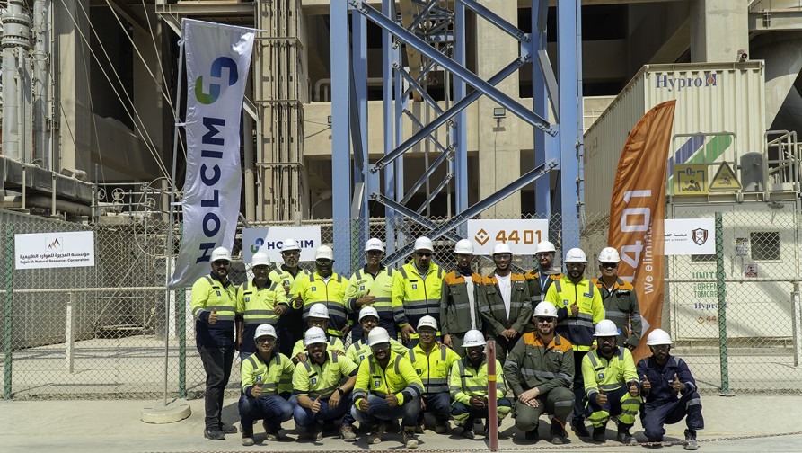 Holcim UAE & 44.01 Advances Industrial Decarbonization withFull-TimeCO₂CaptureandUndergroundMineralization Pilot